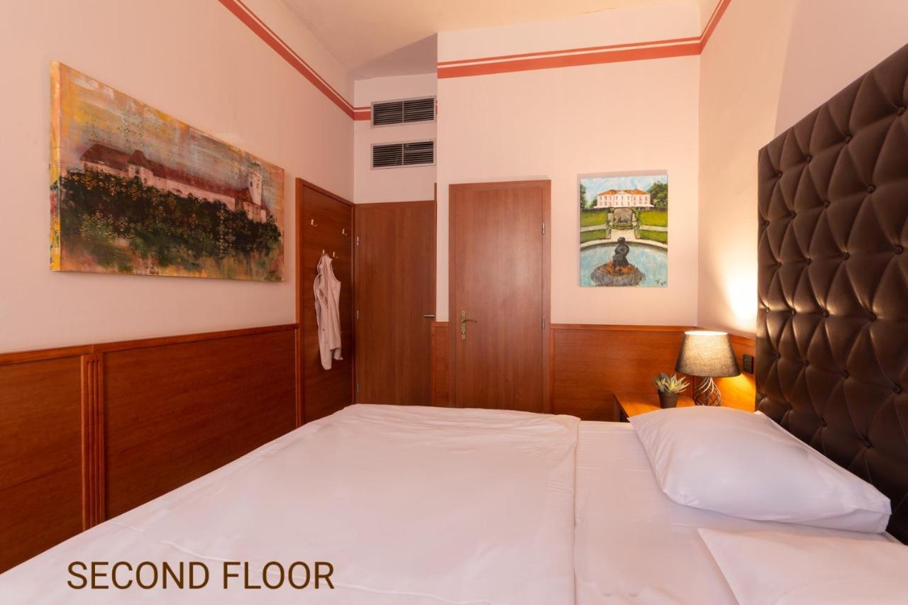 Center Ljubljana Hotell Exteriör bild